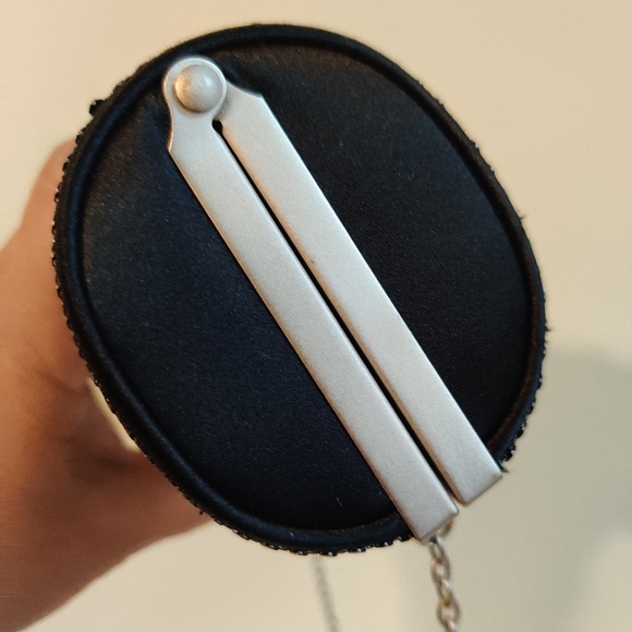 BCBG Silver Liquid Metal Barrel Clutch Bag EUC 🛍️ - Picture 8 of 11